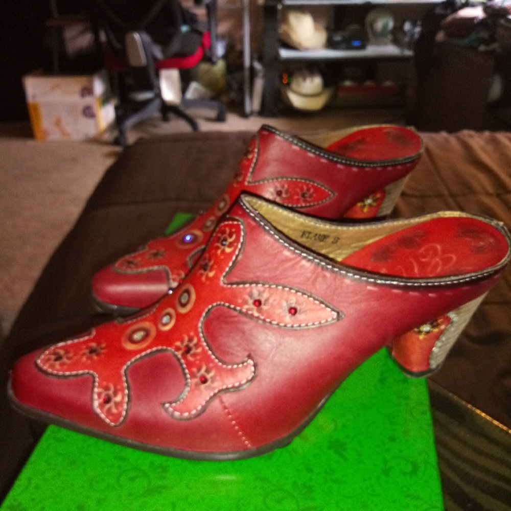 Shoes - Picture 2 of 3